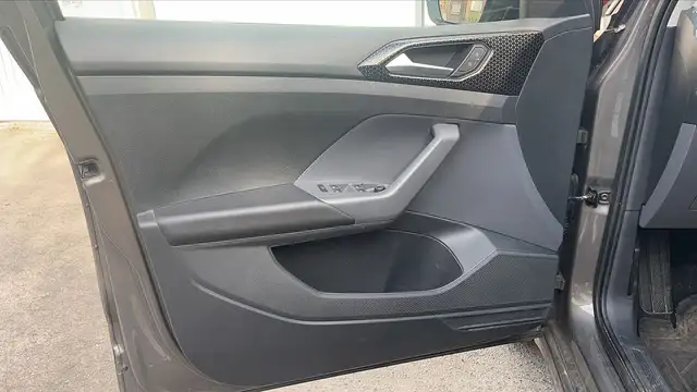 Volkswagen T-Cross view 7