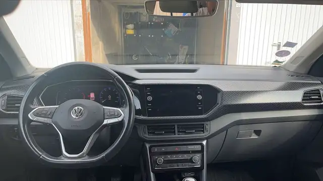 Volkswagen T-Cross view 11