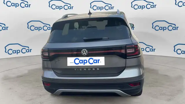 Volkswagen T-Cross view 3