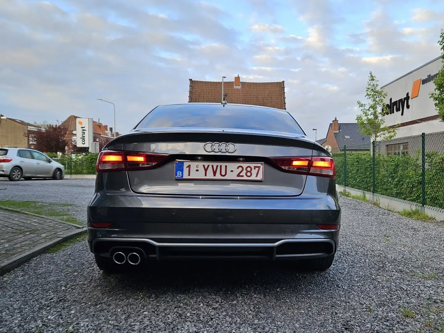 Audi A3 SEDAN 2.0 TDi S-line Gris - 2