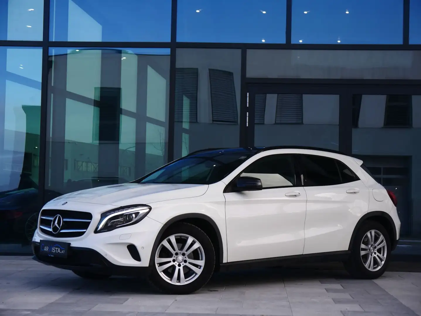 Mercedes-Benz GLA 220 CDI 4-Matic *Panorama - Night Paket* Weiß - 1