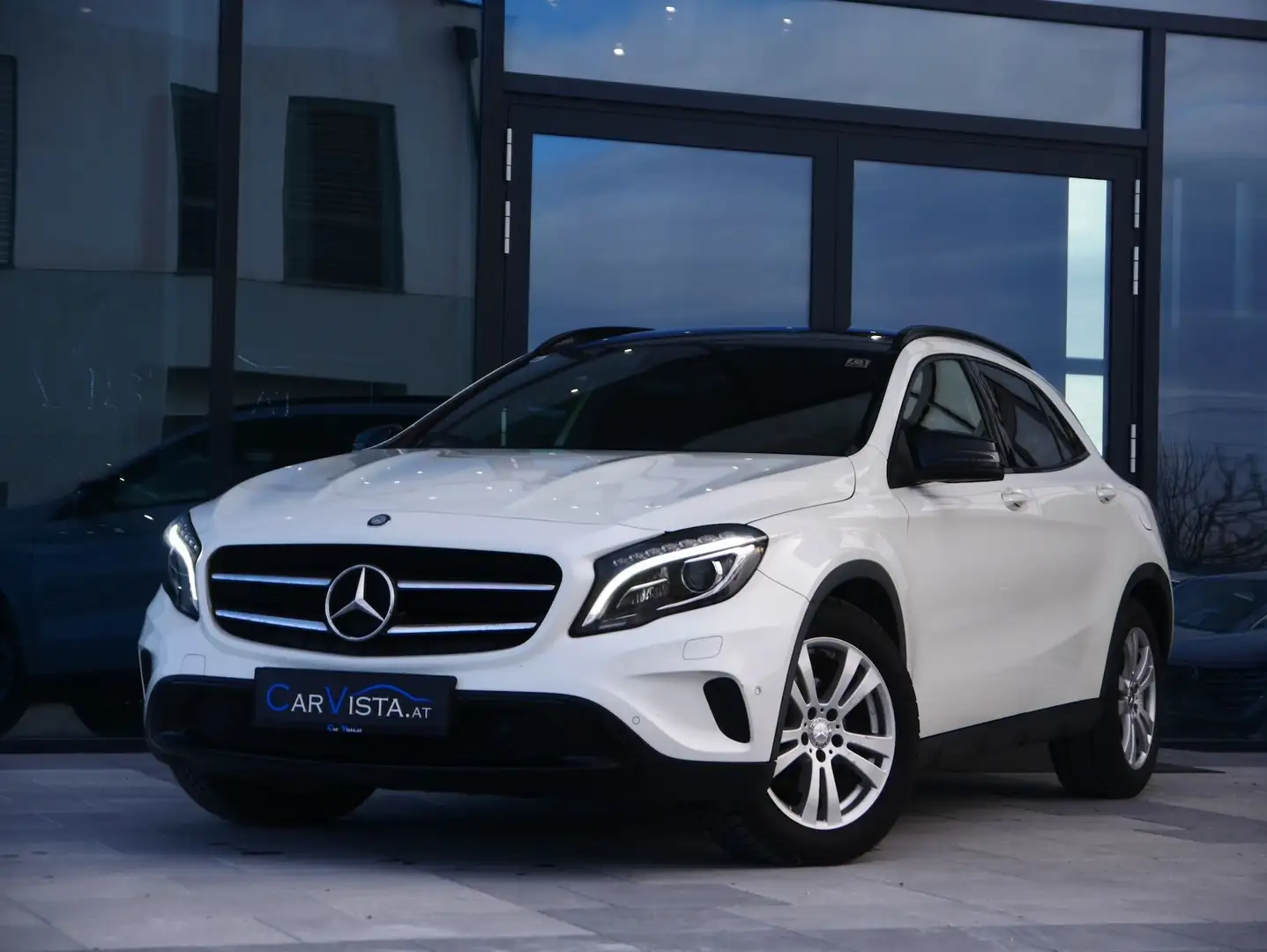 Mercedes-Benz GLA 220 CDI 4-Matic *Panorama - Night Paket* Weiß - 2