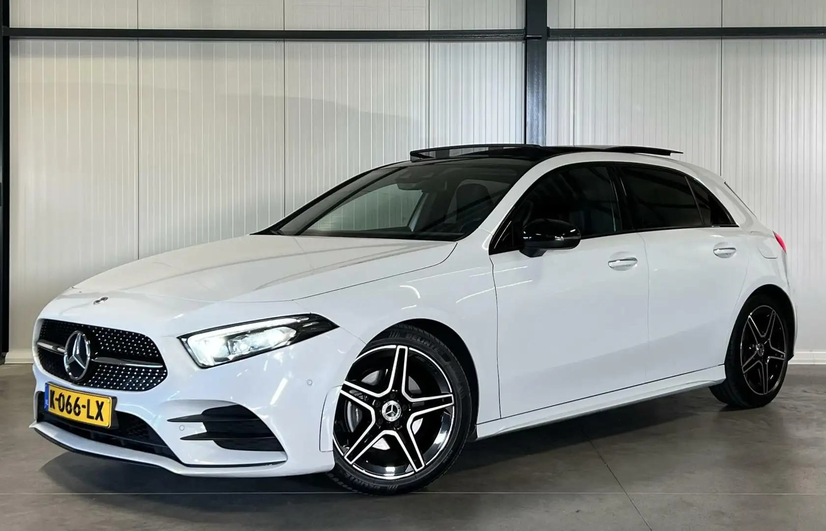 Mercedes-Benz A 180 AMG Pano Sfeer Camera Night pakket Wit - 1
