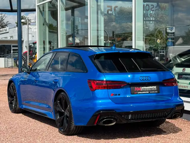 Audi RS6 Avant view 8