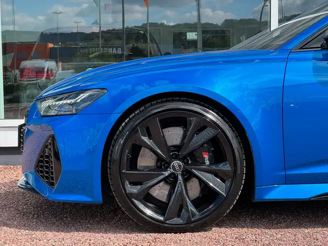 Audi RS6 Avant view 6