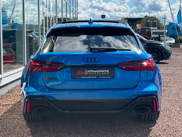 Audi RS6 Avant view 11