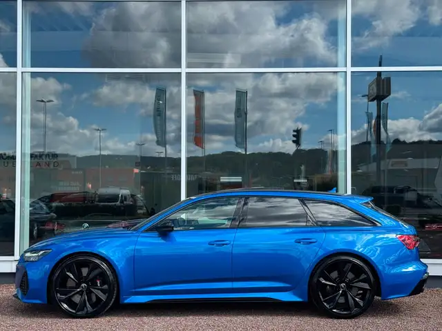 Audi RS6 Avant view 5