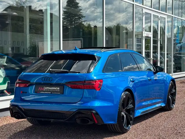 Audi RS6 Avant view 12