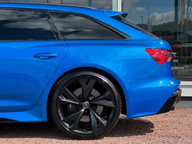 Audi RS6 Avant view 7