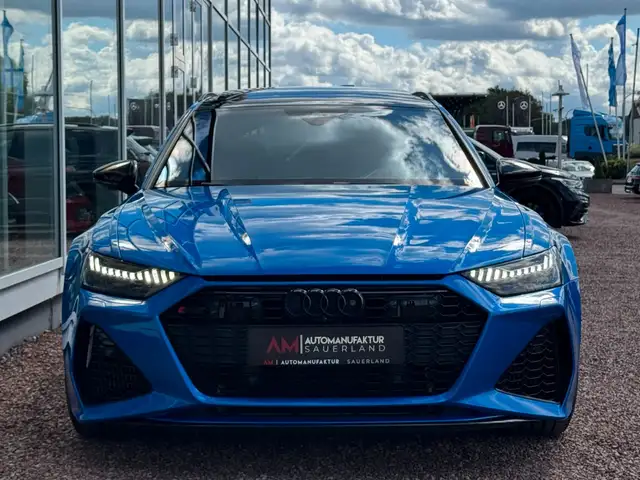 Audi RS6 Avant view 2