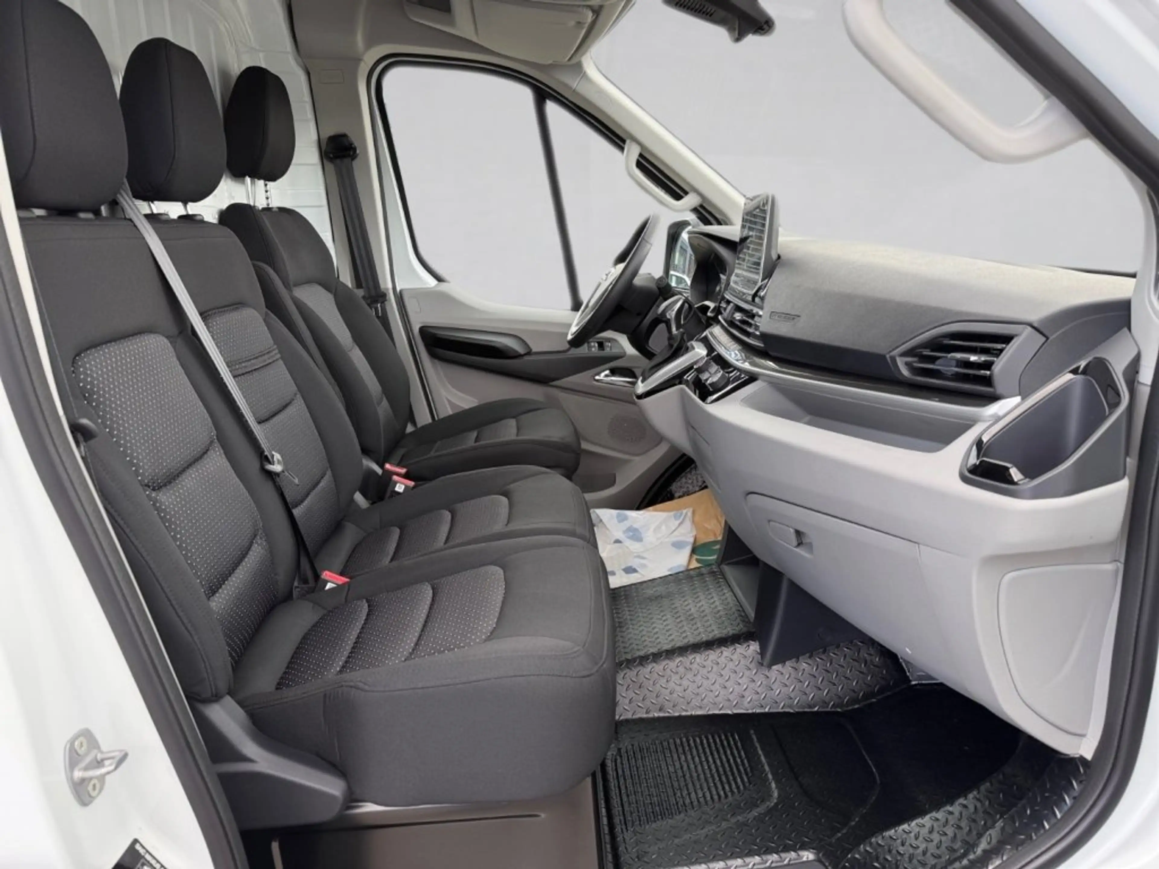 Maxus eDeliver 3 MAXUS eDeliver9 L2H2 72kWh — photo 11