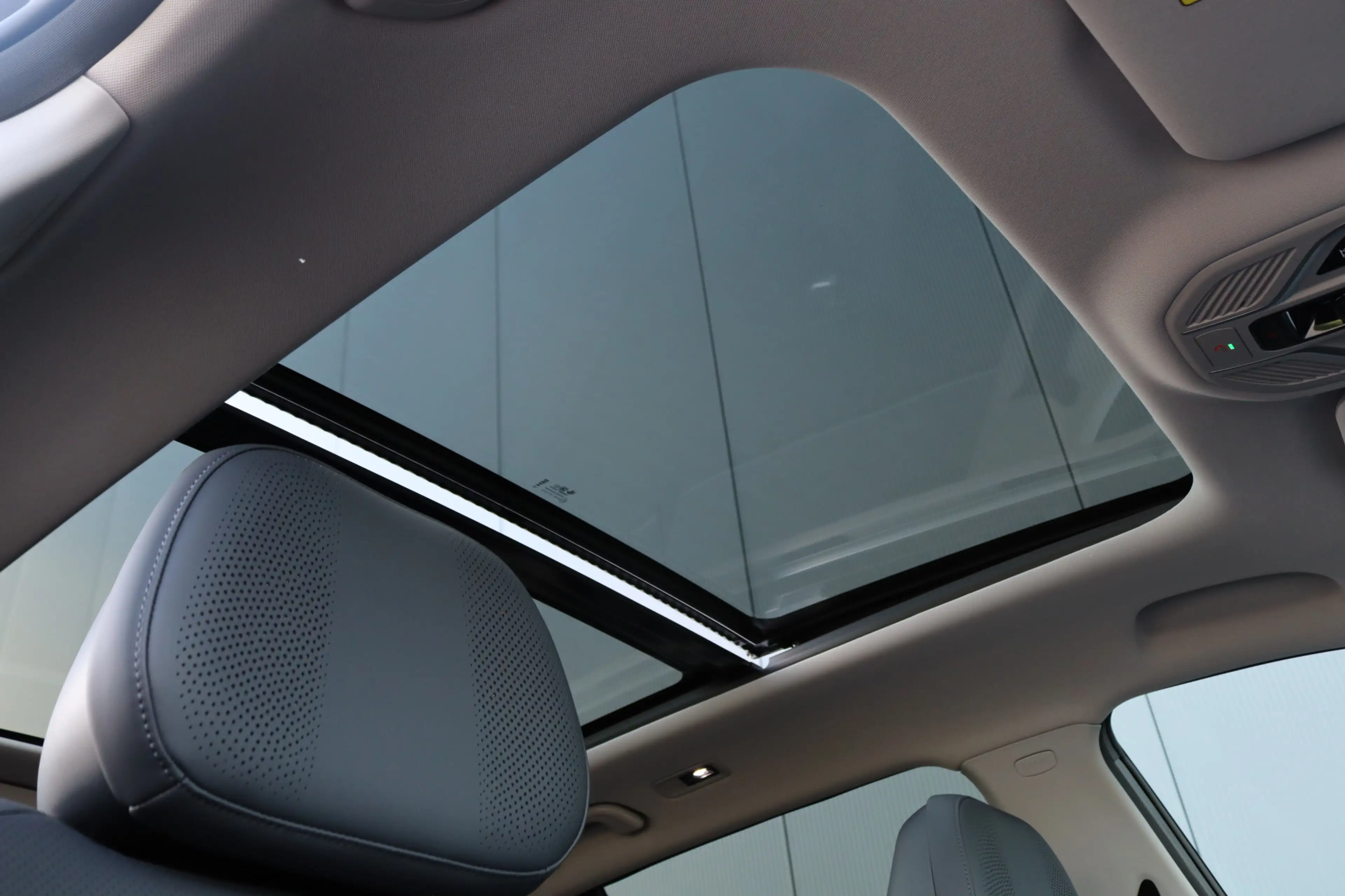Geely Starray EM-i 1.5 Max+ Long Range [136km] Pano/Leder/Keyless/360 — photo 13