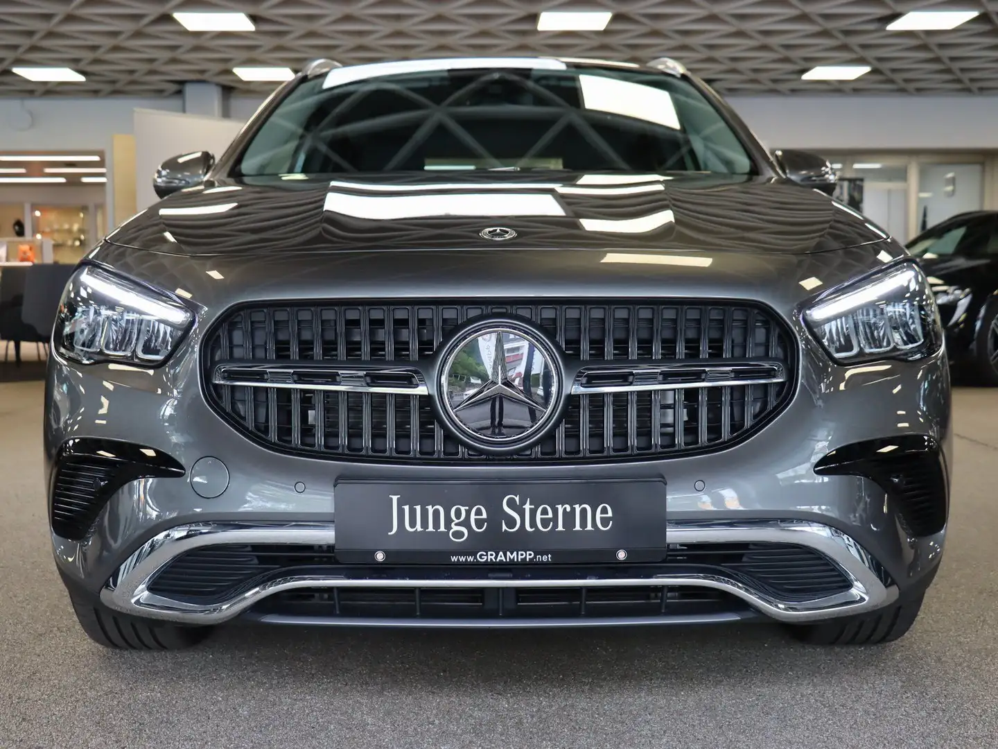 Mercedes-Benz GLA 200 d 4M Progressive LineAdvanced/AHK/Kamera Grau - 2