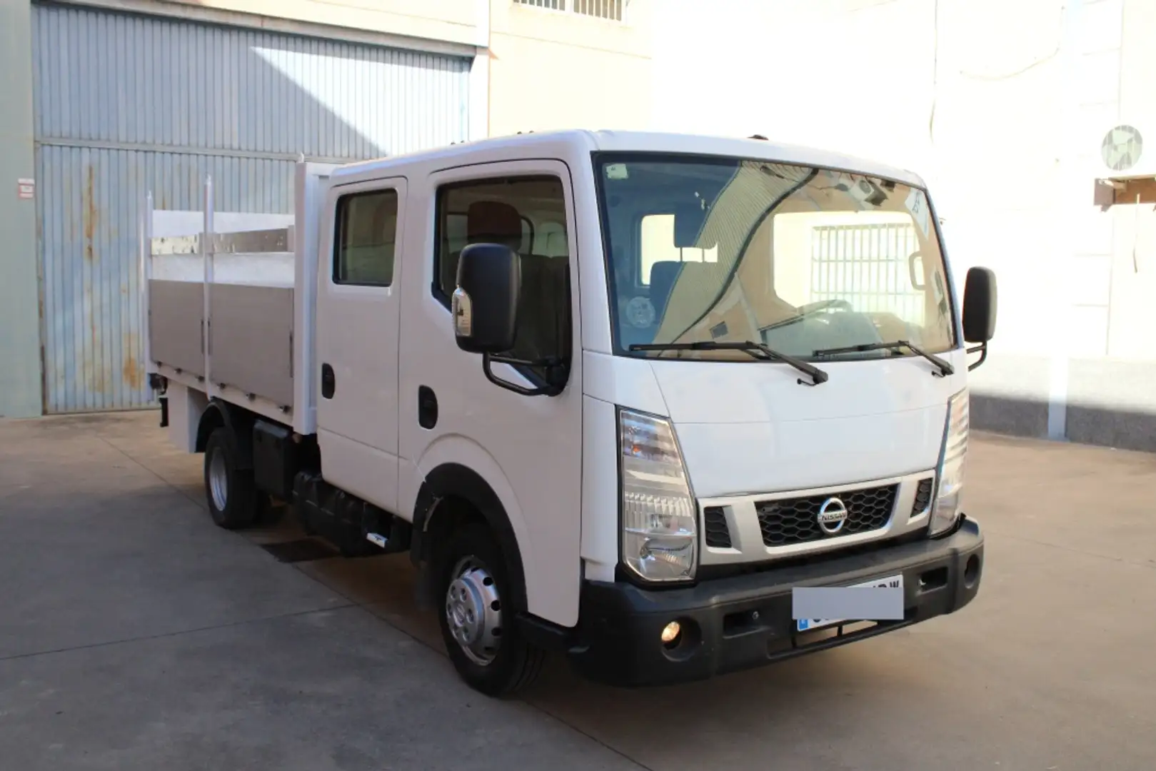 Nissan NT400 Cabina Abatible 28.13/1 C.Ab.Alu.Básico Blanco - 2