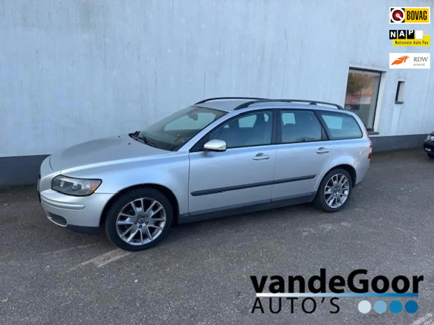 Volvo V50 1.8 Kinetic, '05, navi, trekhaak, ln velgen, in ee Grijs - 1