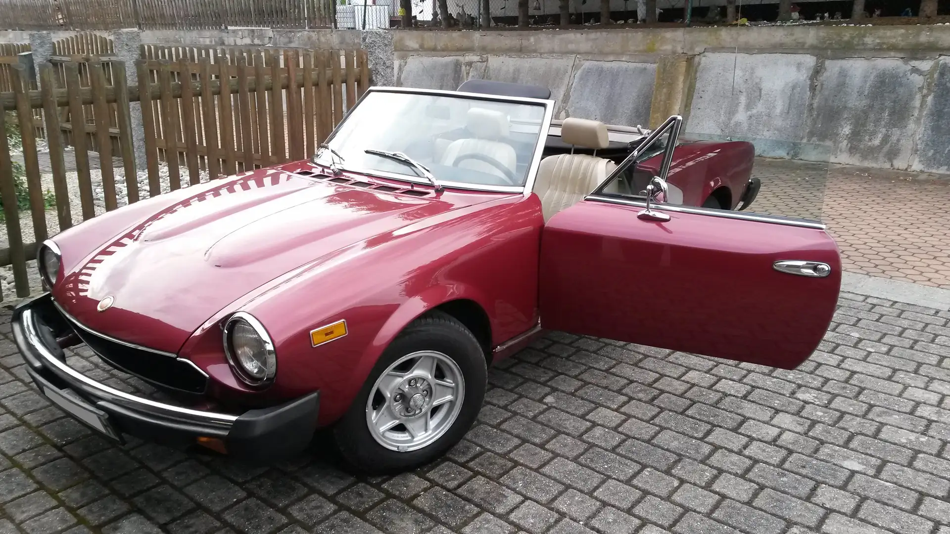 Fiat 124 Spider Pininfarina, OLDTIMER, H-Kennzeichen Rot - 1