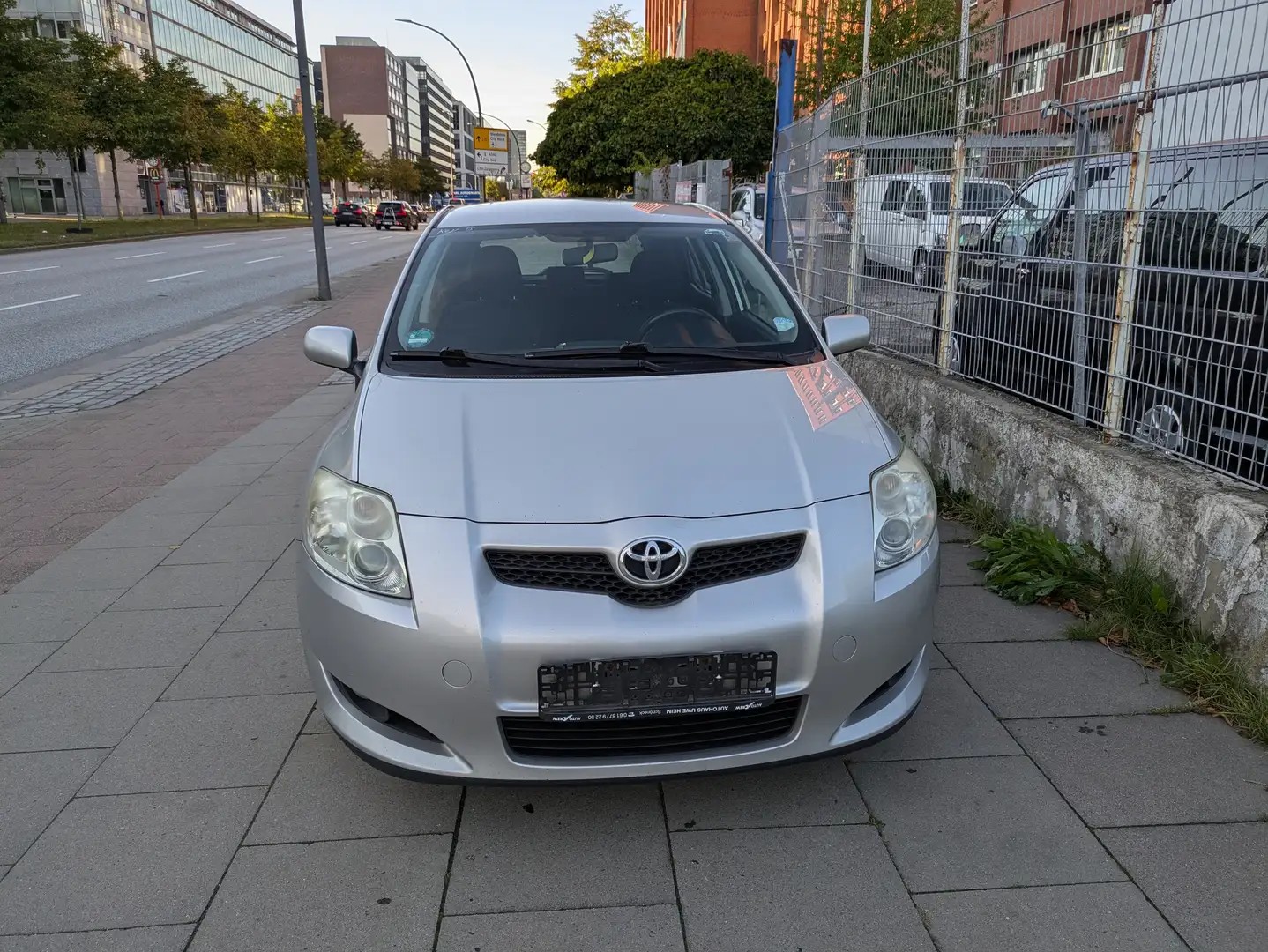 Toyota Auris Team Gris - 1