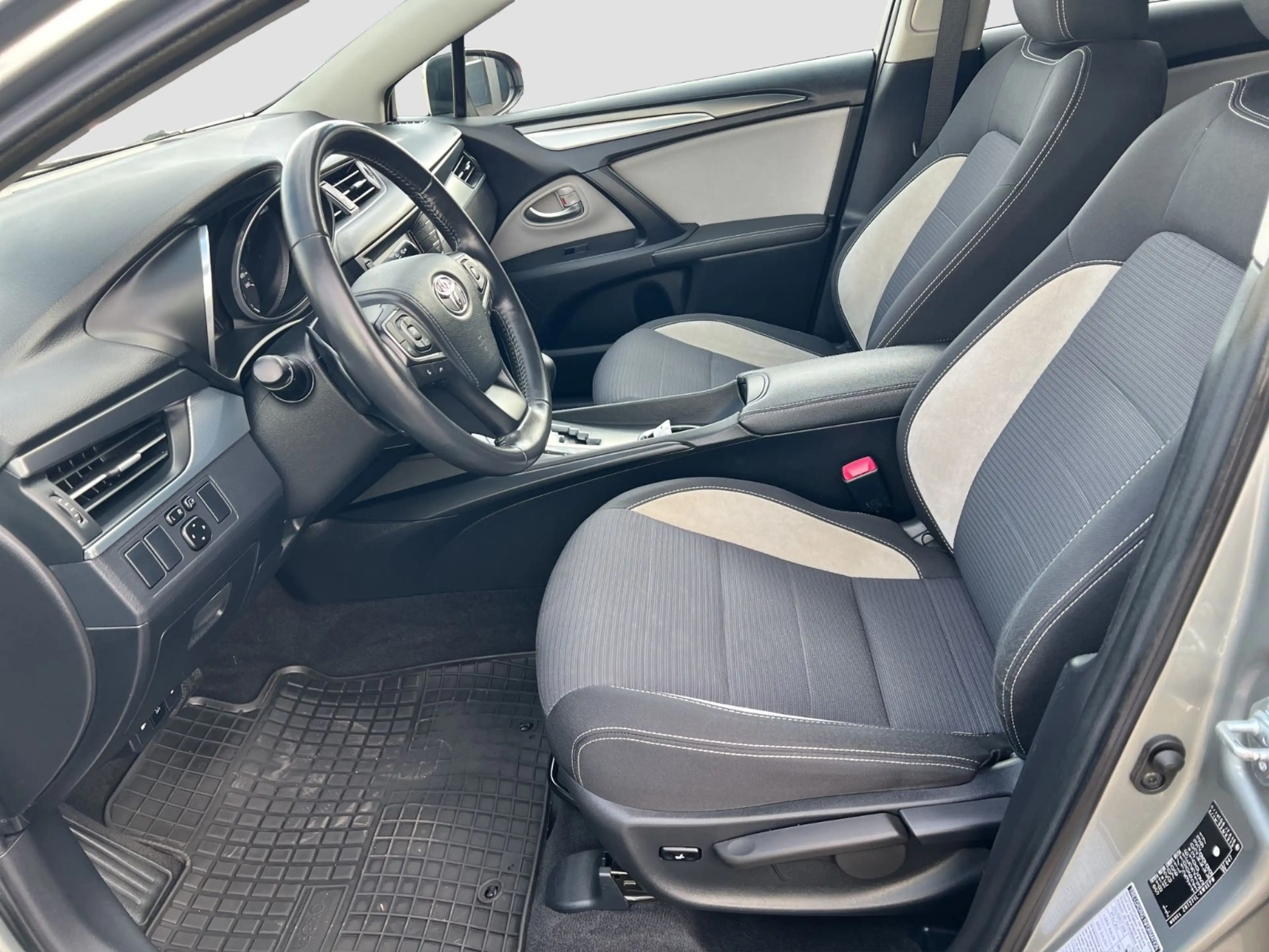 Toyota Avensis TS Edition-S *1.HAND*NAVI*SITZHZ*KAM*AHK — photo 14