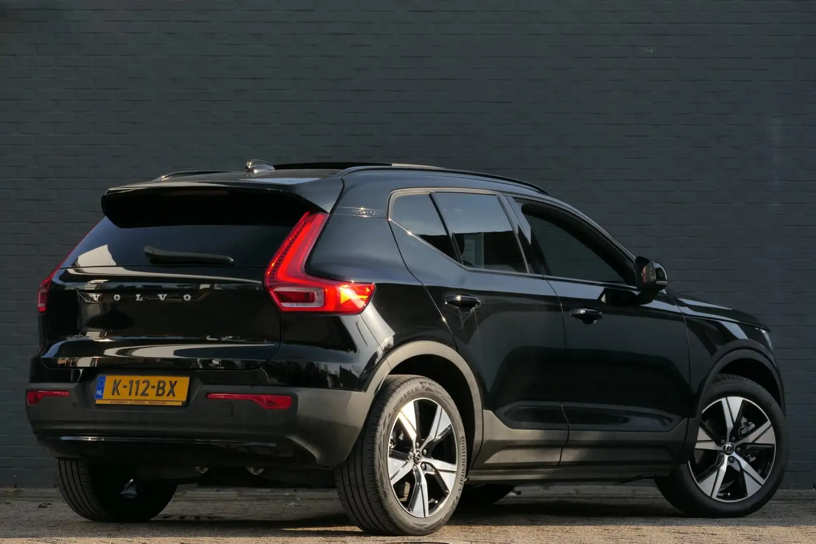 Volvo XC40 Recharge P8 AWD R-Design 408PK | SOH 93% | Panoram Schwarz - 2