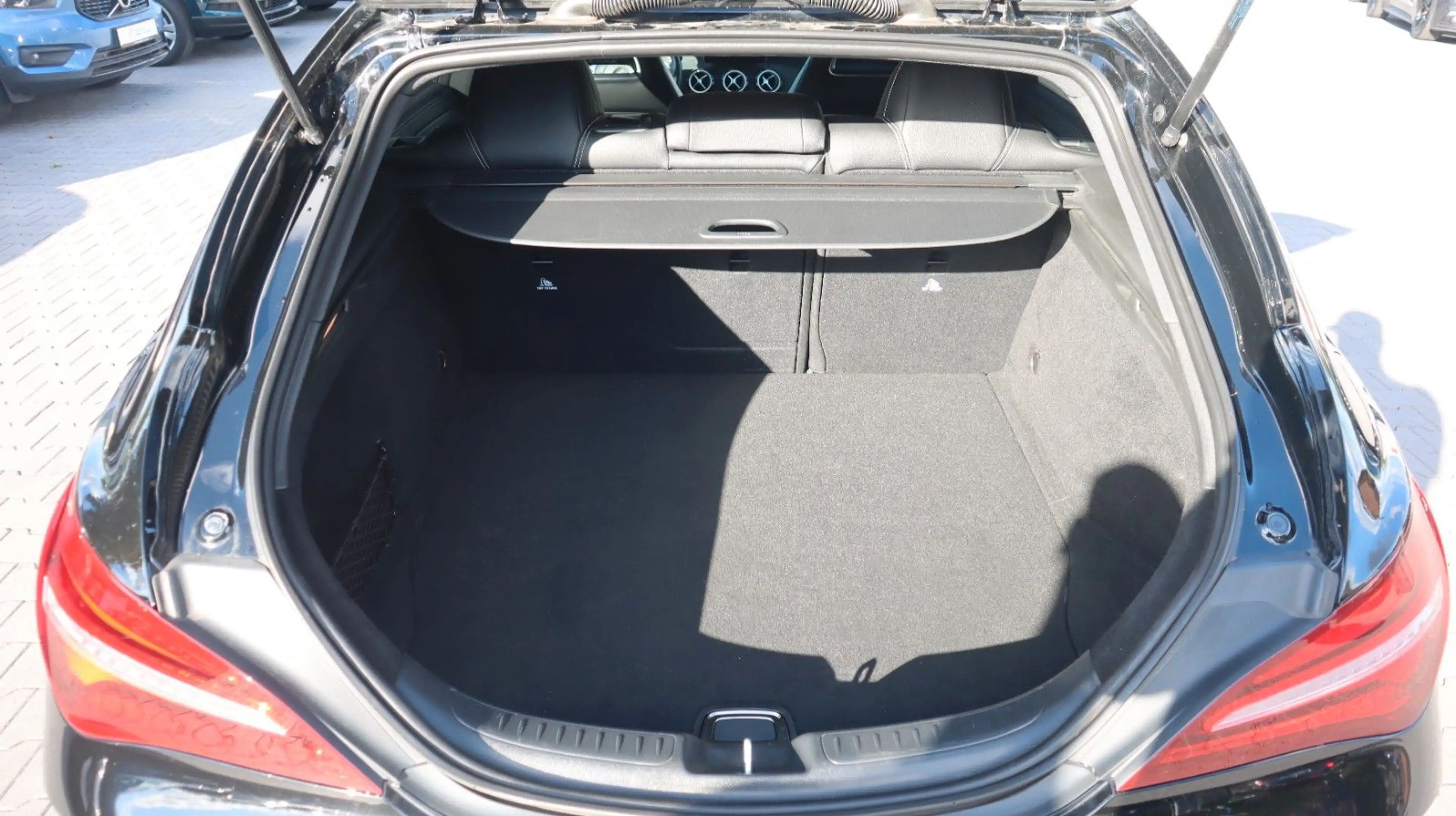 Mercedes-Benz CLA 200 AMG Sport Aut. Navi LED Ambiente PDC — photo 15