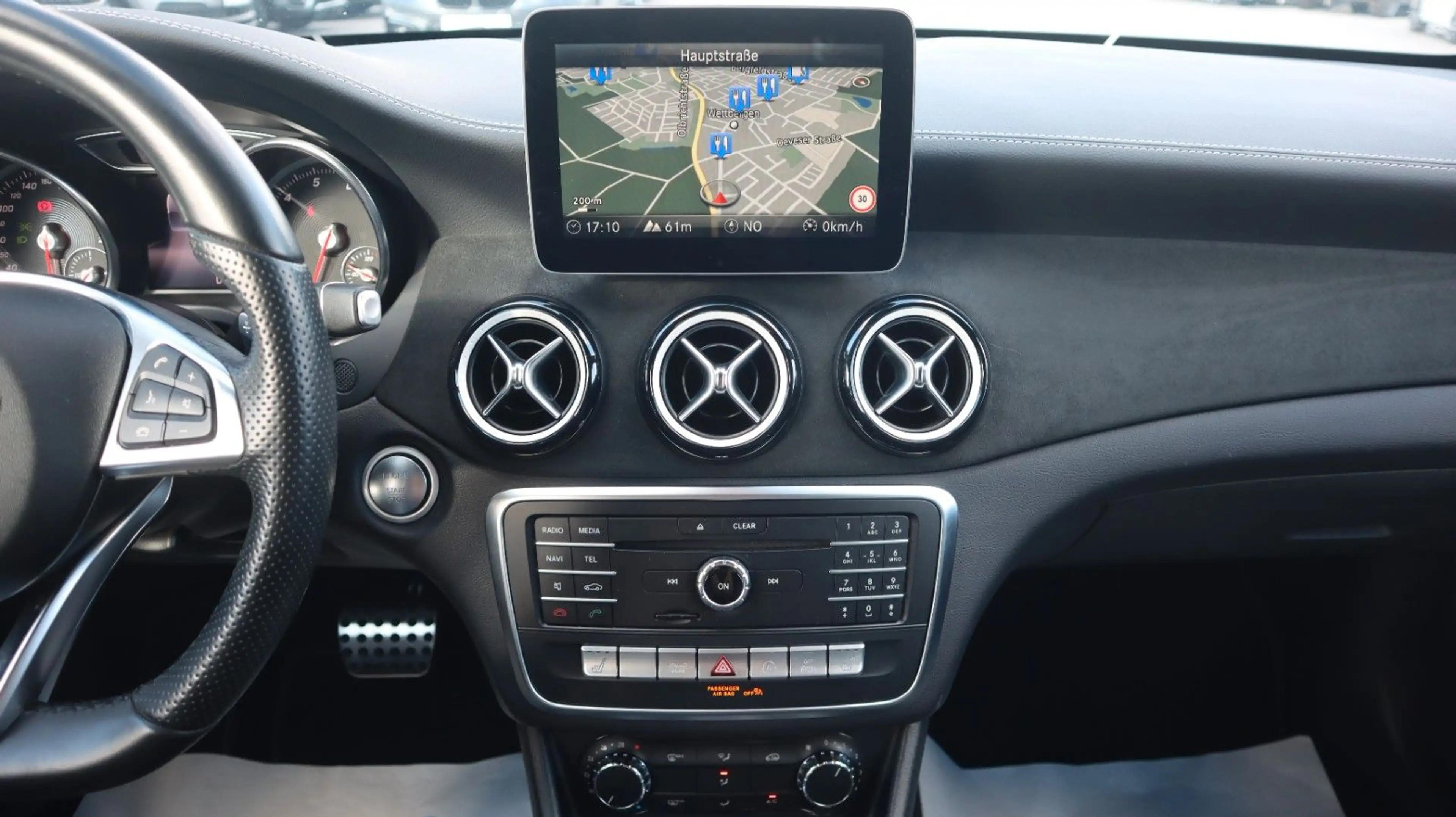 Mercedes-Benz CLA 200 AMG Sport Aut. Navi LED Ambiente PDC — photo 12
