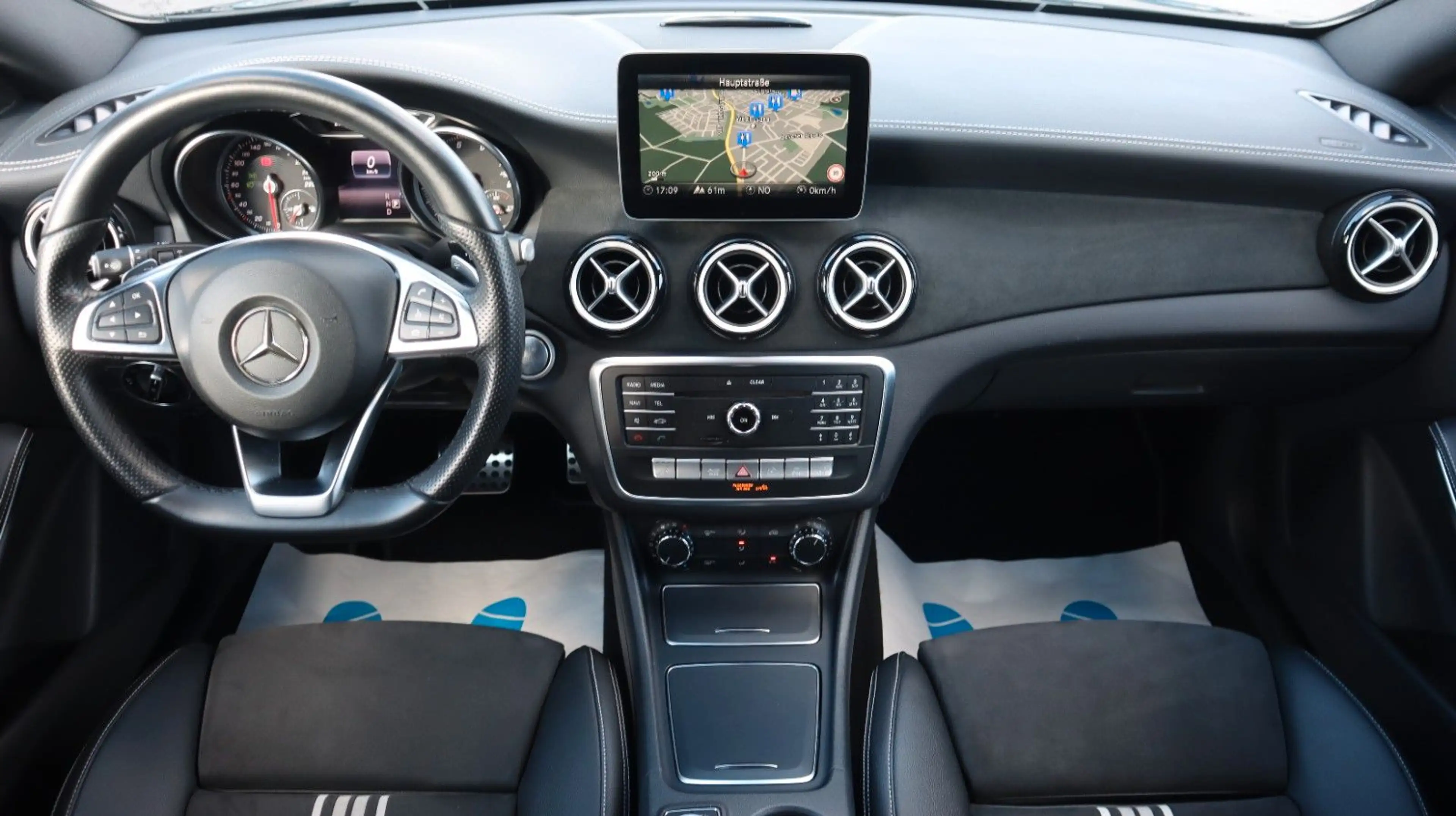 Mercedes-Benz CLA 200 AMG Sport Aut. Navi LED Ambiente PDC — photo 10