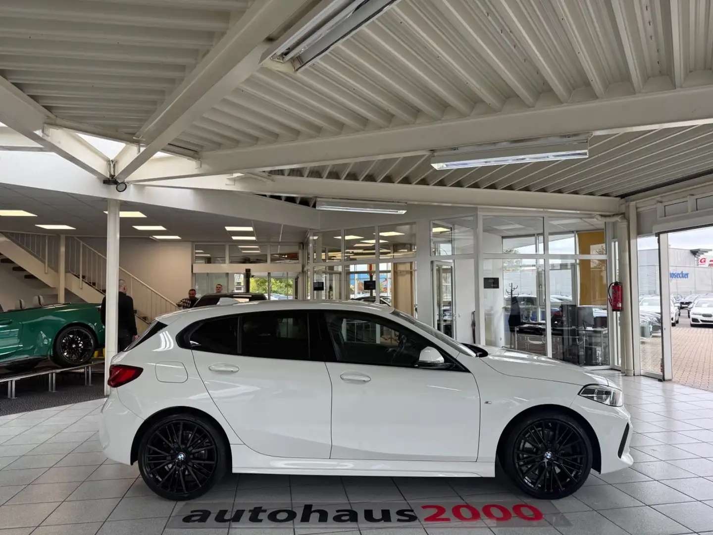 BMW 120 d M Sportpaket AUT./LED/NAVI/PDC V-H/DAB Weiß - 2