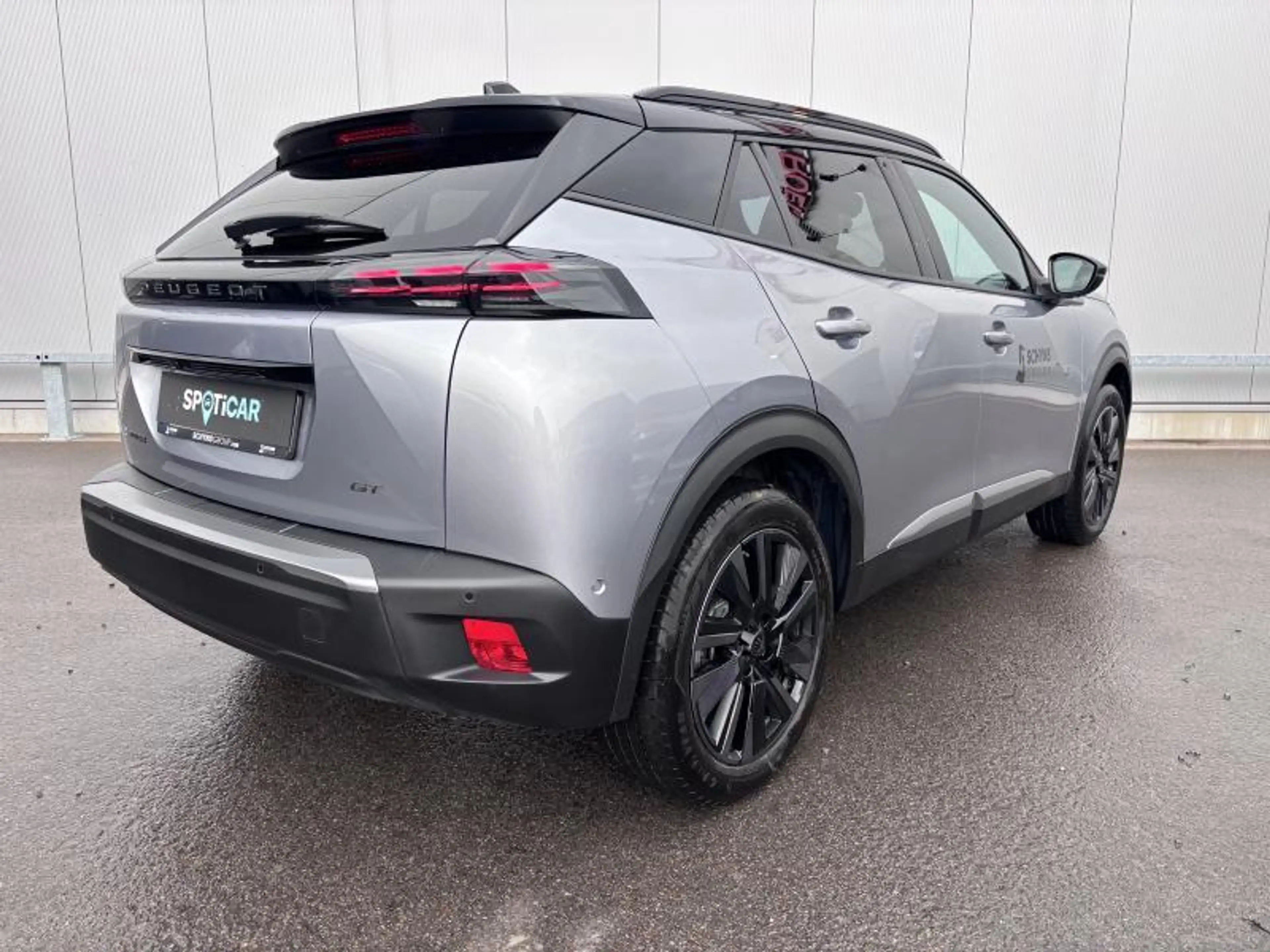 Peugeot e-2008 GT — photo 7