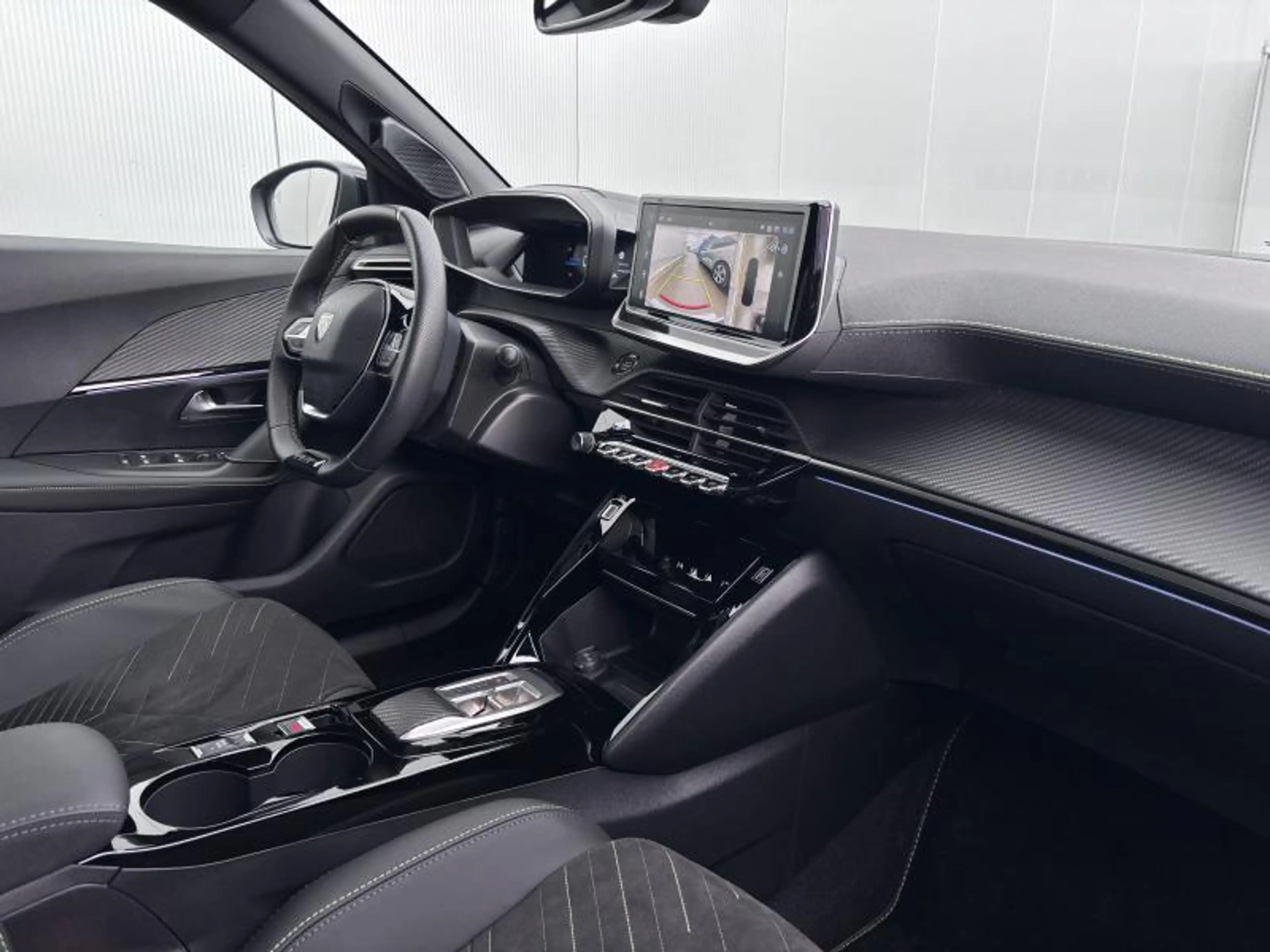 Peugeot e-2008 GT — photo 9