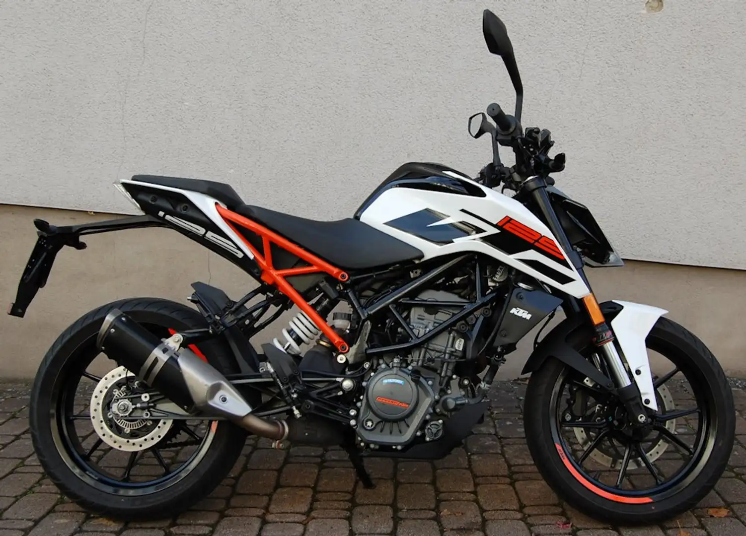 KTM 125 Duke Nur 4.350 km | KTM Tieferlegung, - 2,5 cm Wit - 1