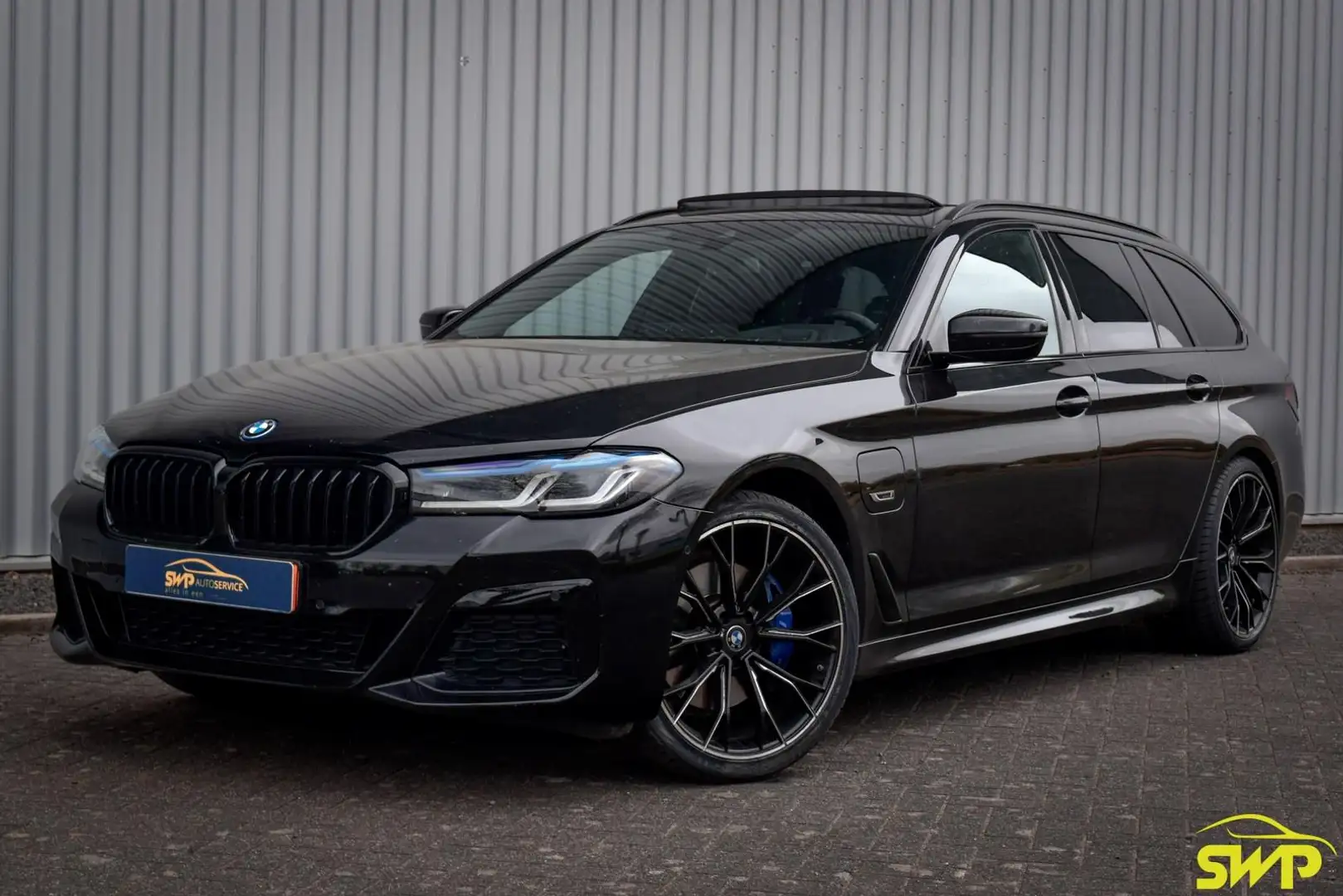 BMW 530 5-serie Touring 530e xDrive m-sport | Pano | HUD | Zwart - 1