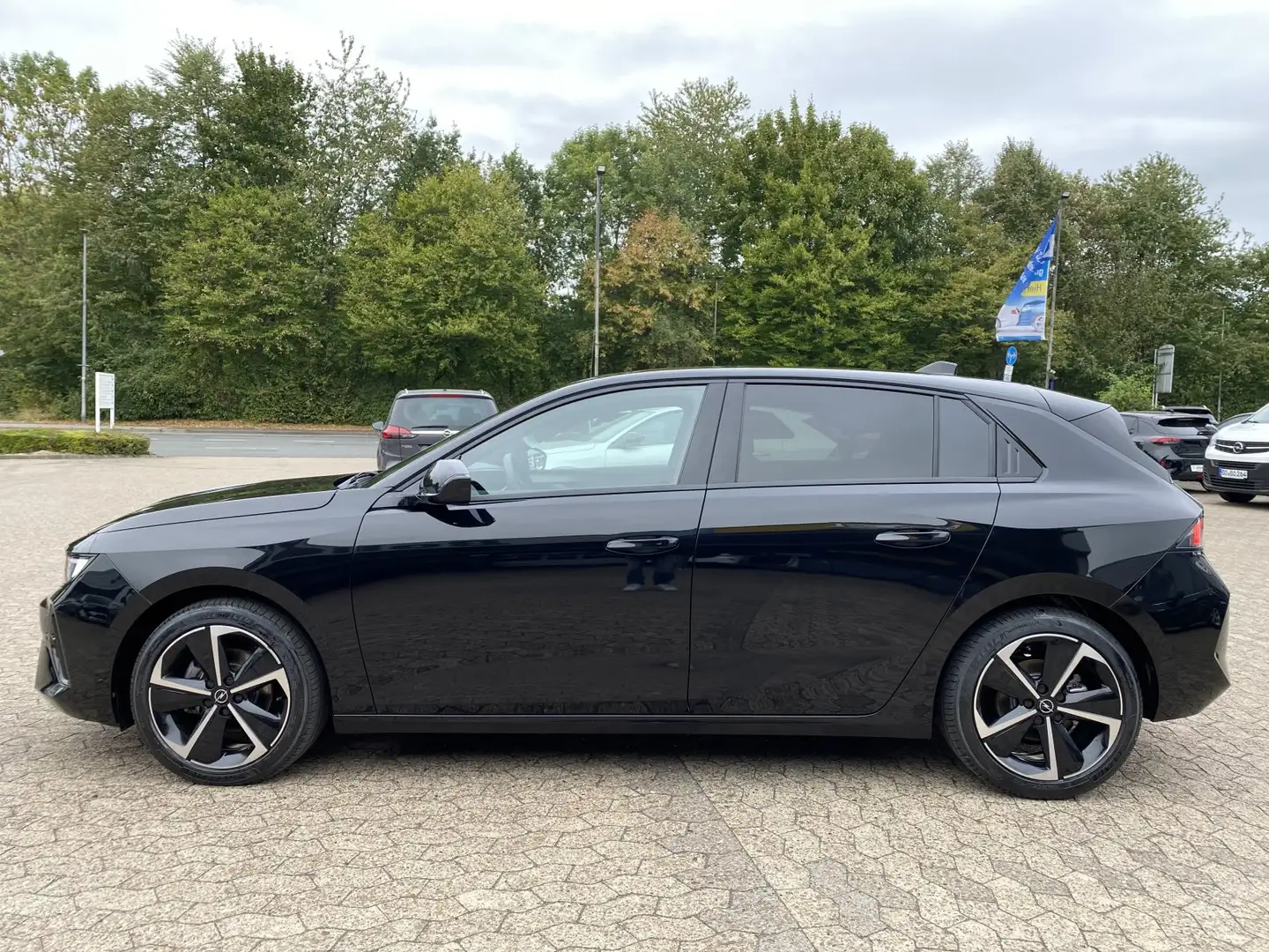 Opel Astra GS NAVI/SHZ+LHZ/PDC vo+hi+360Cam Schwarz - 2