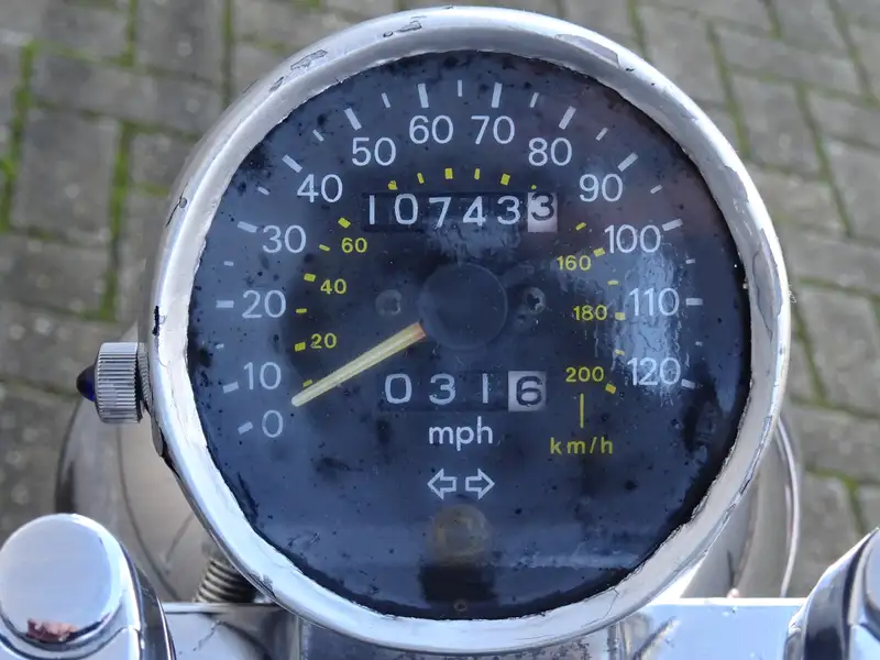 Suzuki VS 800 - foto 7