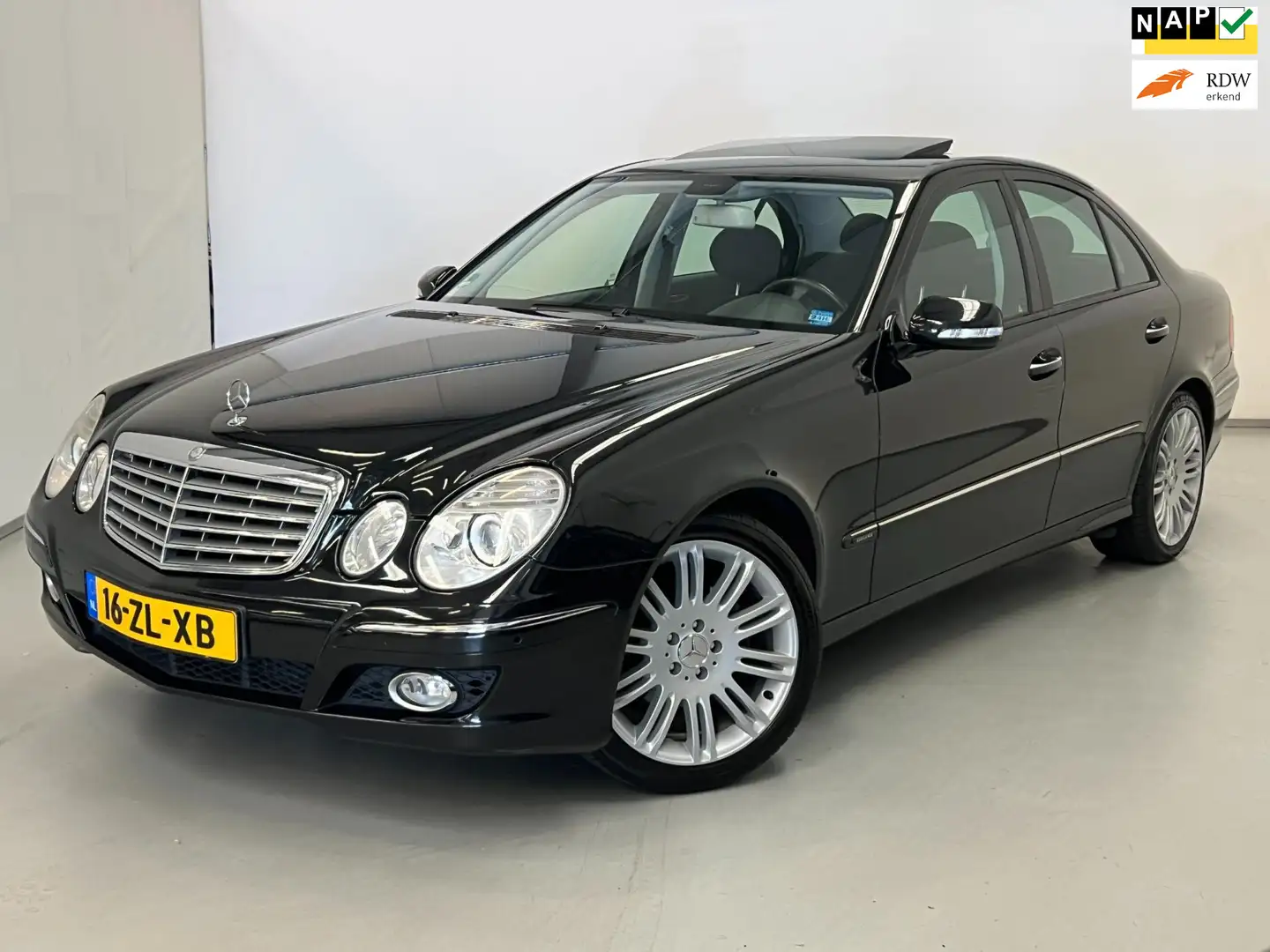 Mercedes-Benz E 220 CDI Elegance / Schuifdak / 19" Sport Zwart - 1