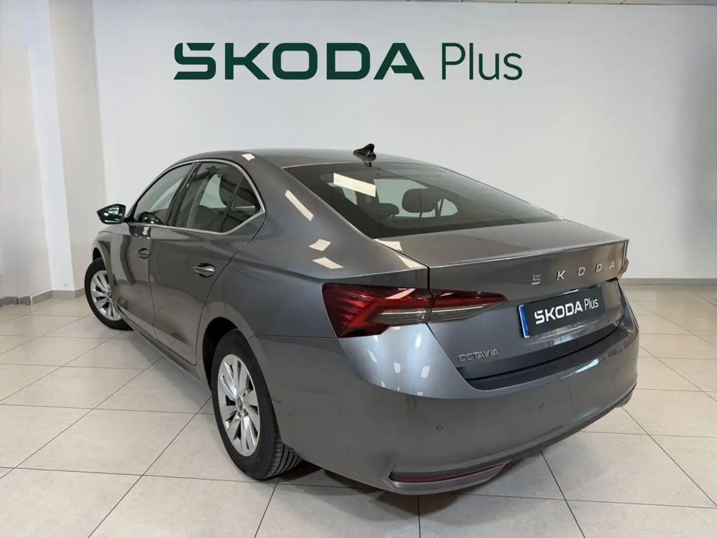 Skoda Octavia 1.5 TSI MHEV Selection DSG7 110kW Gris - 2