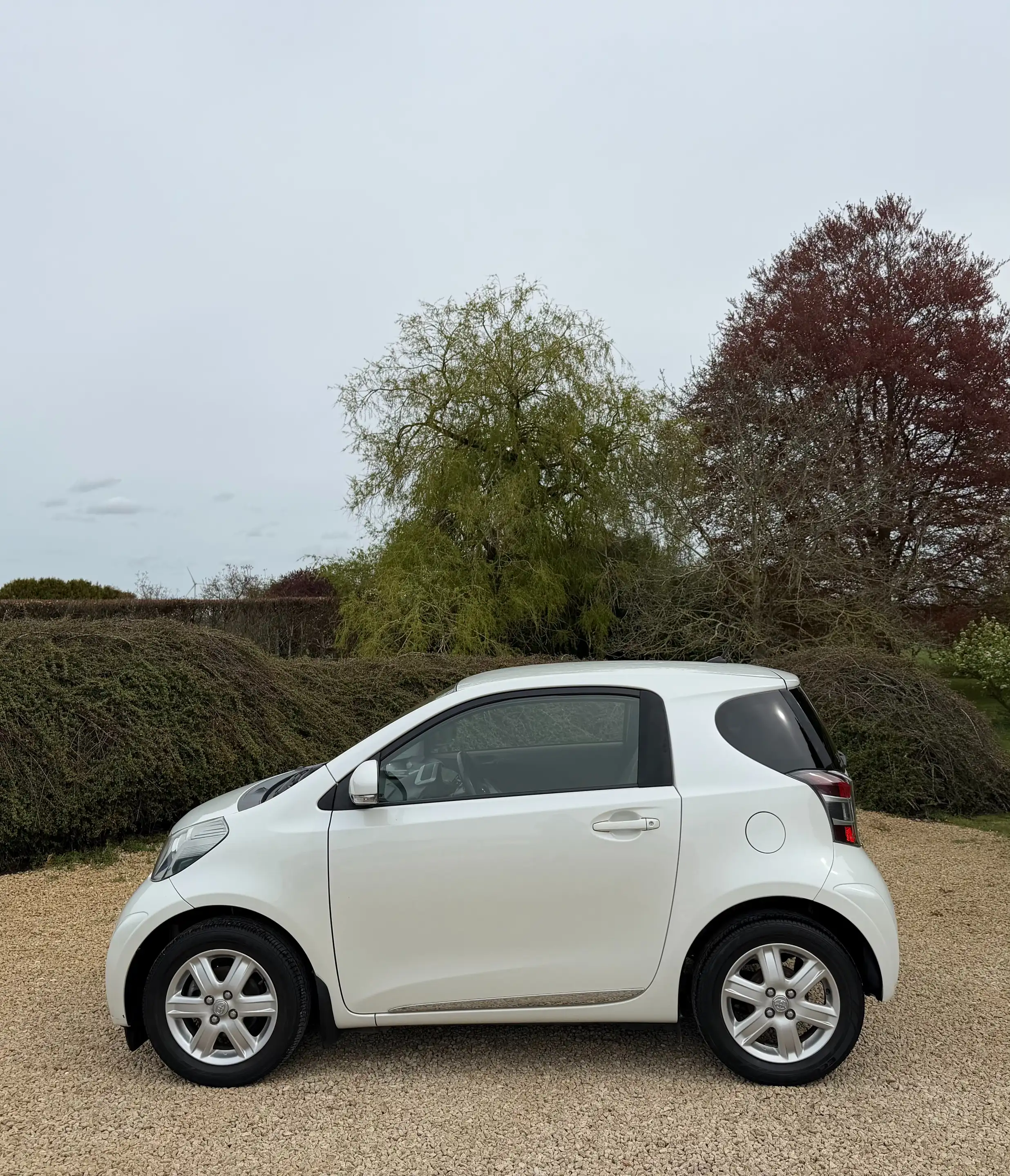 Toyota iQ 1.0i VVT-i FULL OPTIONS PREMIER PROPRIETAIRE GARANTIE 1 AN — photo 2