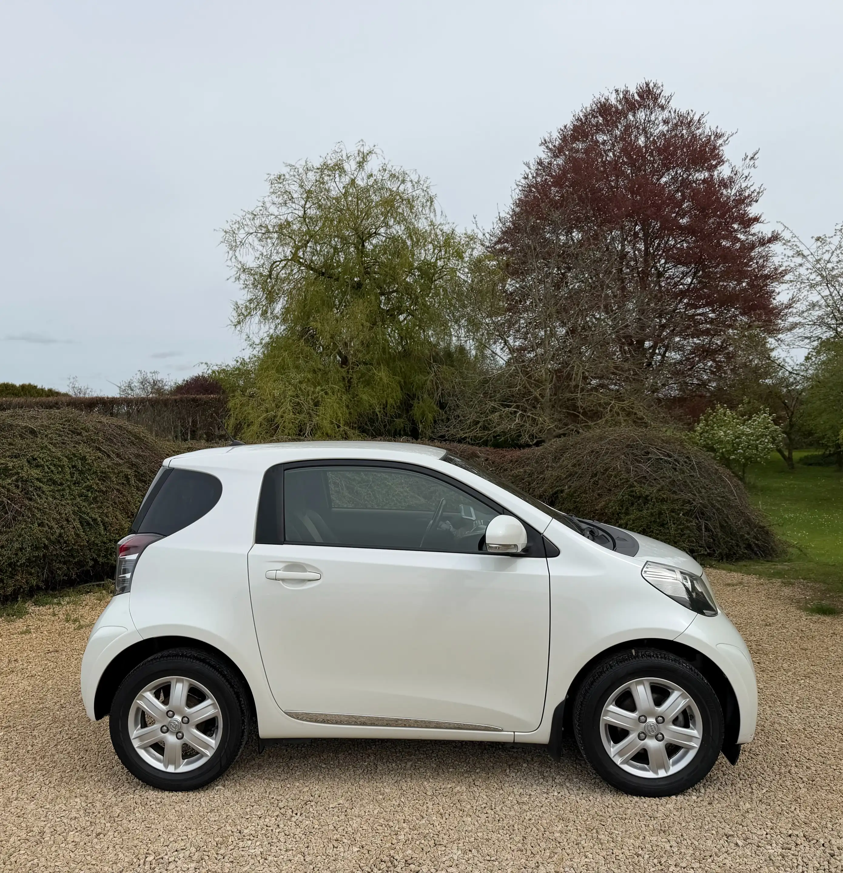 Toyota iQ 1.0i VVT-i FULL OPTIONS PREMIER PROPRIETAIRE GARANTIE 1 AN — photo 7