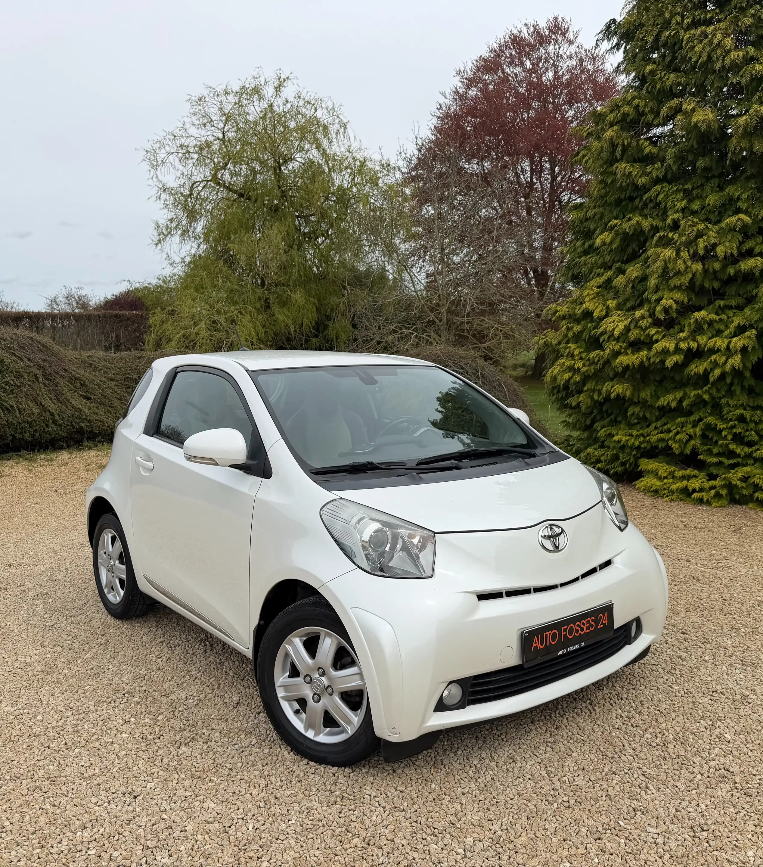 Toyota iQ 1.0i VVT-i FULL OPTIONS PREMIER PROPRIETAIRE GARANTIE 1 AN — photo 8