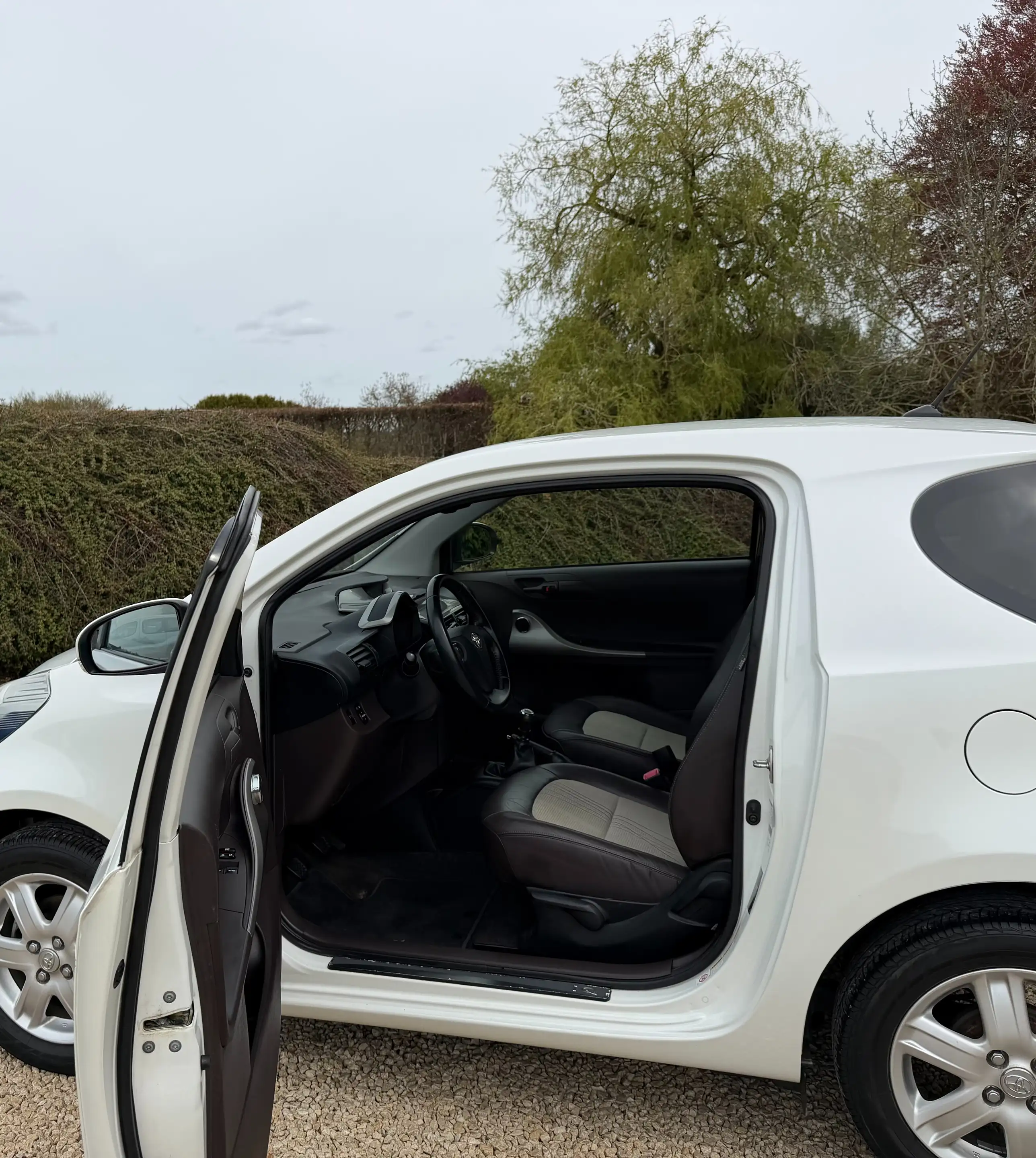 Toyota iQ 1.0i VVT-i FULL OPTIONS PREMIER PROPRIETAIRE GARANTIE 1 AN — photo 13