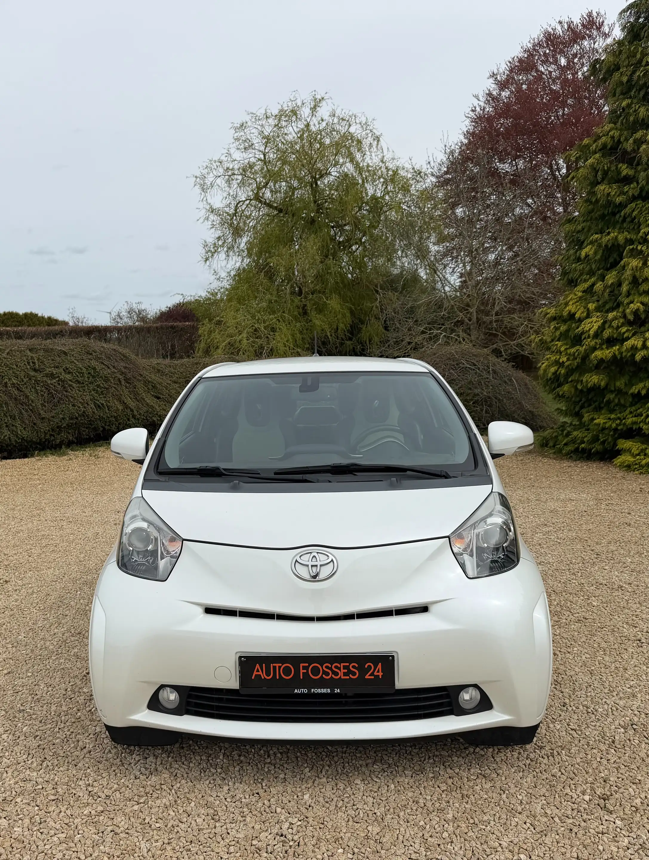 Toyota iQ 1.0i VVT-i FULL OPTIONS PREMIER PROPRIETAIRE GARANTIE 1 AN — photo 4