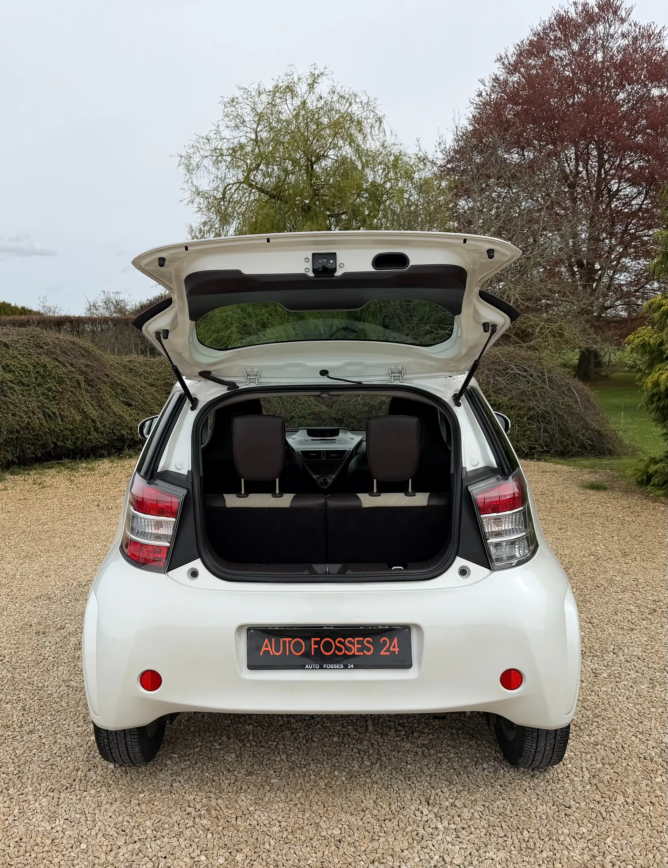 Toyota iQ 1.0i VVT-i FULL OPTIONS PREMIER PROPRIETAIRE GARANTIE 1 AN — photo 6