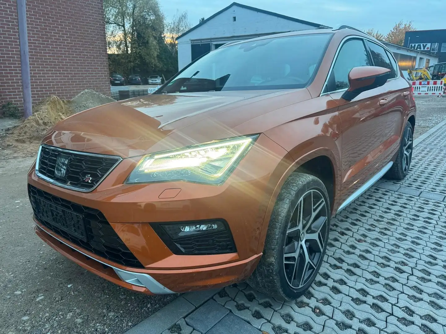 SEAT Ateca FR 4Drive 1HD 360° PANO AHK 4WD AUT NAV Orange - 1