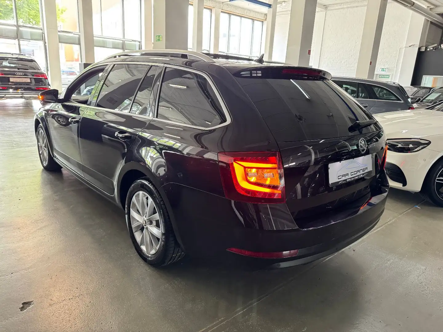 Skoda Octavia Combi 1.5 TGI DSG STYLE PANO LED ACC 1.H Schwarz - 2