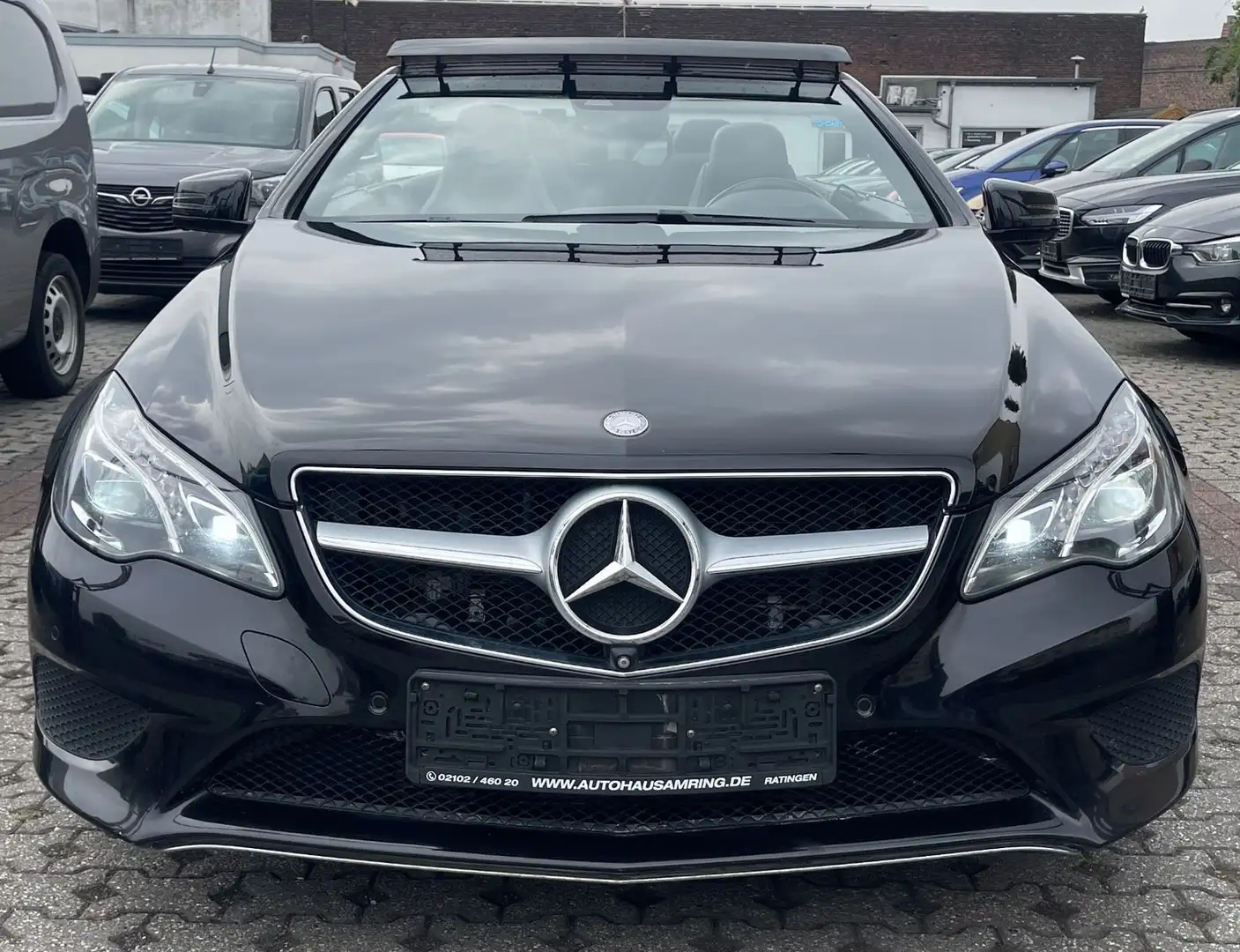 Mercedes-Benz E 350 NAVI-AUTOMA-LEDER-H&K-SHZ-TEMPO- Schwarz - 2