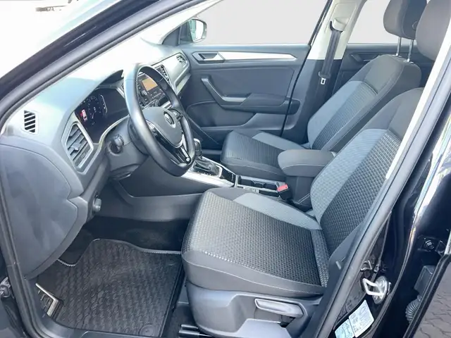 Volkswagen T-Roc view 9