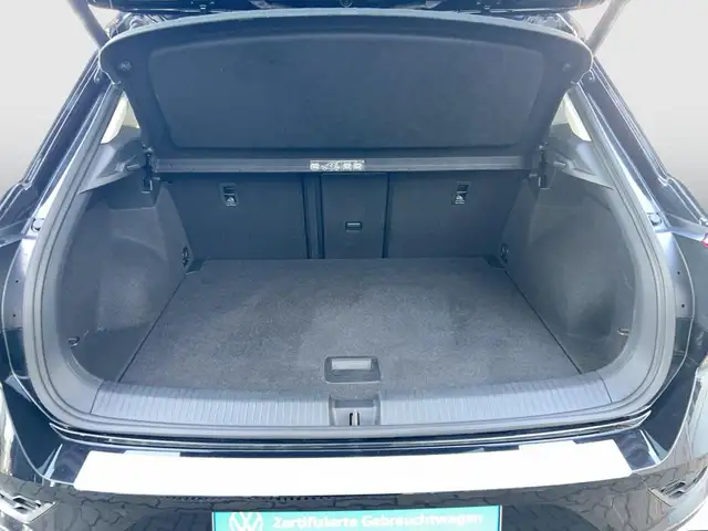 Volkswagen T-Roc view 13