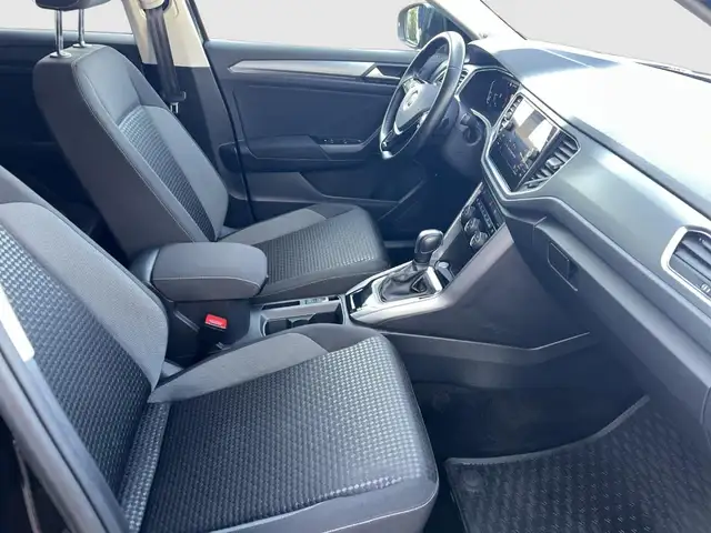 Volkswagen T-Roc view 15
