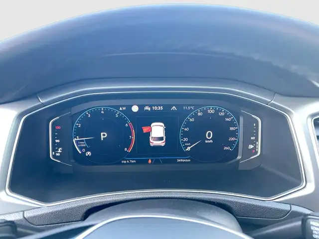 Volkswagen T-Roc view 10