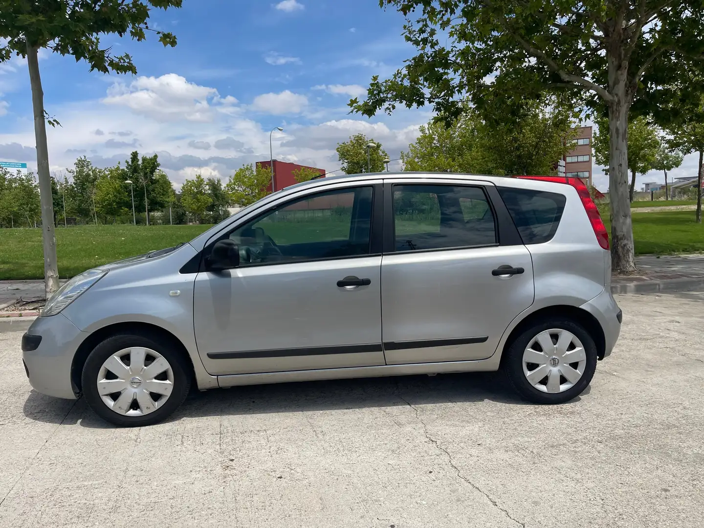 Nissan Note 1.4 Acenta Gris - 1