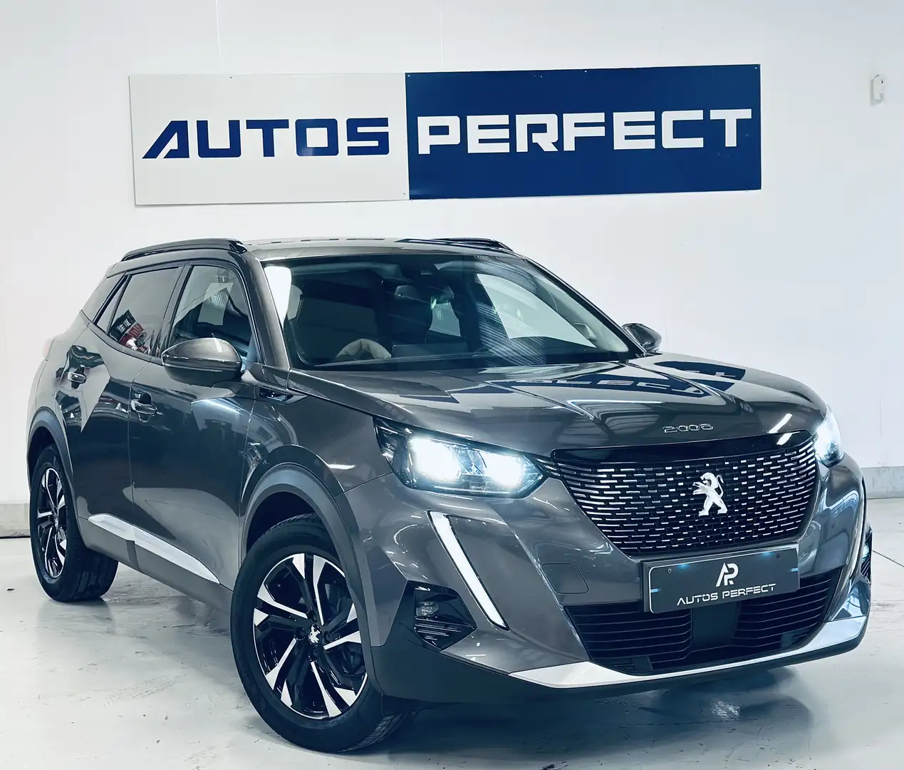 Peugeot 2008 1.2 BOITE AUTO CAMERA PDC NAVI CLIM ATTACHE REM Gris - 2